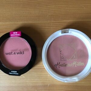 Wet n Wild Bed of Roses Blush - Pink